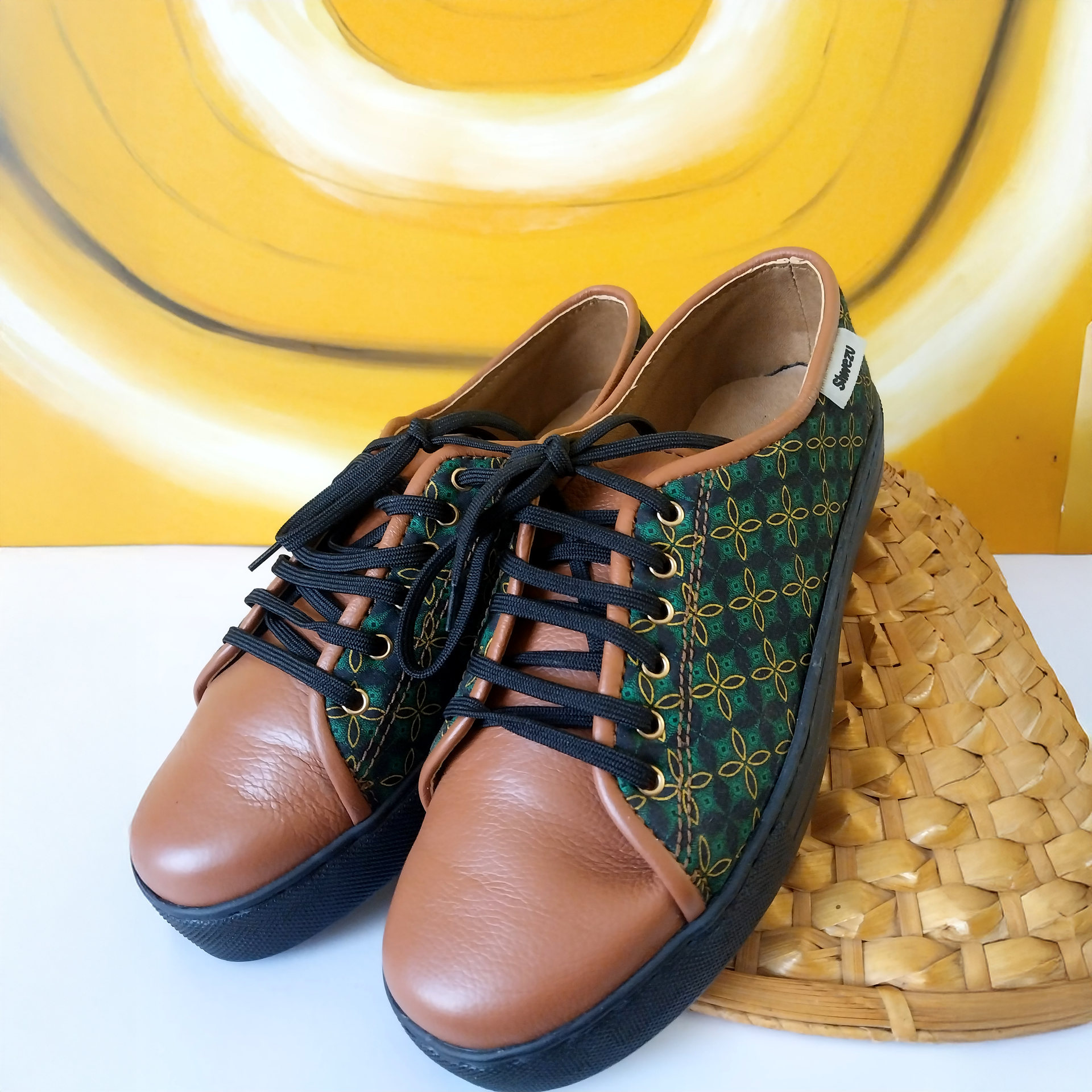 Shwezu Sneakers with leather vamp