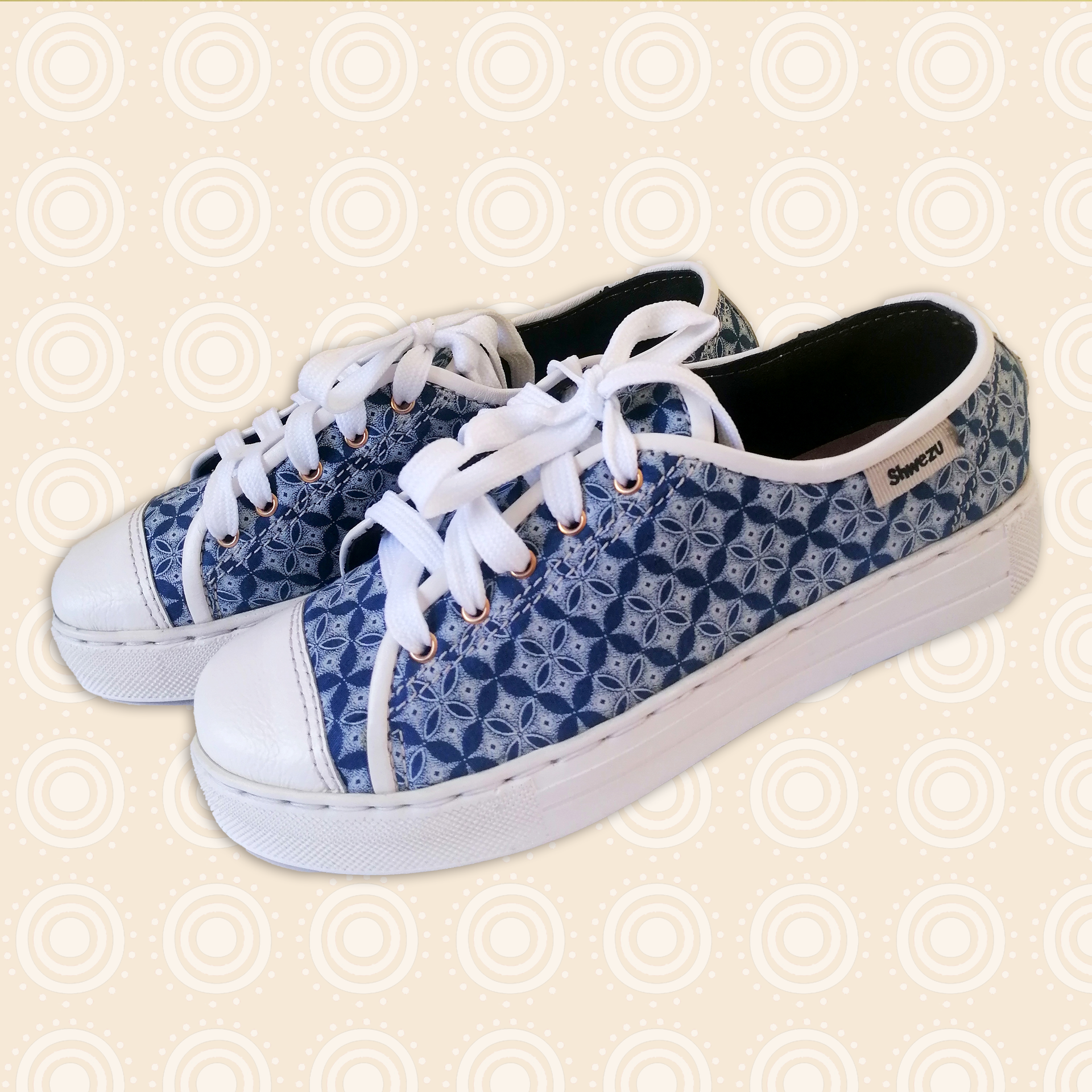 Shwezu Sneakers with fabric vamp